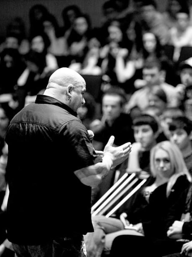 Top 10 Popular Motivational Speakers In World Damia Global Services