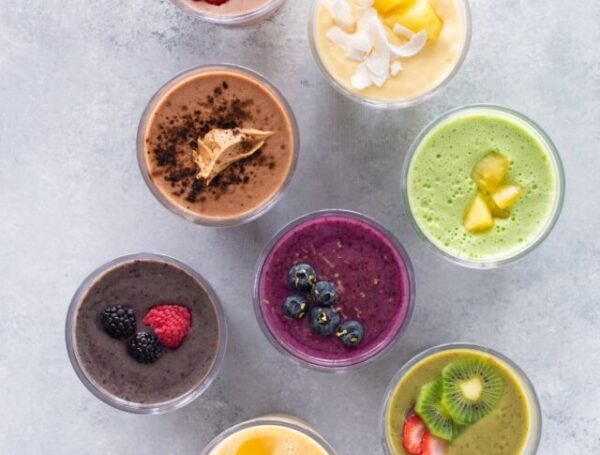 10 Easy Smoothie Recipes With 3 Ingredients or Less