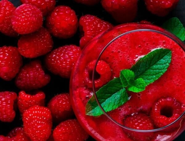 10 Raspberry Smoothies That Will Make You Rethink Summer Drinks